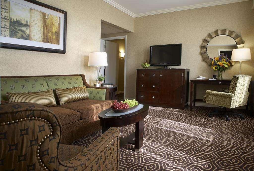 Hotel Julien Dubuque Δωμάτιο φωτογραφία
